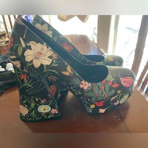 Size 9 floral print heels
